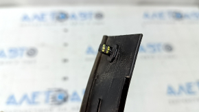 Left hood seal for Audi Q8 19-26, crack in mounting