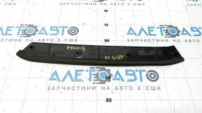 Right hood seal for Audi Q8 19-26, crack in mount