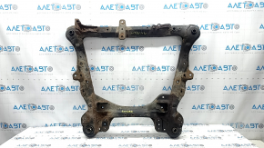 The front subframe of a Toyota Camry V40 hybrid is rusty and the silent block is torn.