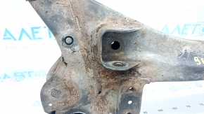 The front subframe of a Toyota Camry V40 hybrid is rusty and the silent block is torn.