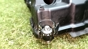 Valve cover BMW 5 G30 17-19 B46B20B 2.0T broken