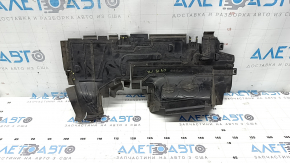 Right radiator deflector for Audi Q8 19-23 3.0T MHEV, tears, broken fasteners