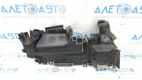Left radiator deflector for Audi Q8 19-23 3.0T MHEV is torn and the latches are broken.