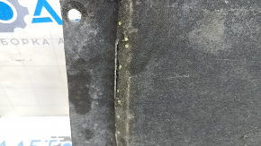 The front left underbody protection of the Audi Q8 19-26 is torn.