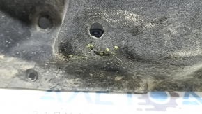 The front left underbody protection of the Audi Q8 19-26 is torn.
