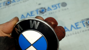 BMW X5 G05 19-26 hood emblem, sand, peeling coating