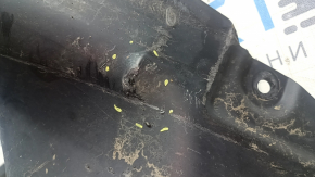 The front right rear fender liner of the BMW X5 G05 19-26 is dented.