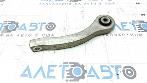 The rear right stabilizer link of the Audi Q8 19-25 is cracked.