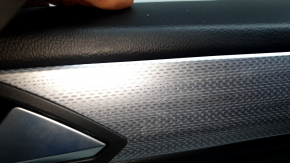 Black front right door panel for VW Tiguan 22-24, black leather armrest with white stitching, black leather insert, gray molding, with a squeaker and a handle