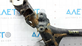 The rear subframe of the Audi Q8 19-26 is rusty.