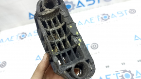 The front right jack of the Audi Q8 19-26 is dented