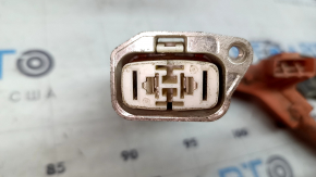The high-voltage battery cable for a 13-15 Toyota Avalon is broken.