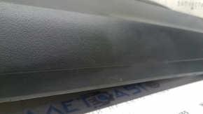 Lower front right door trim for VW Tiguan 18-24: structure, scratches, crack in fastening