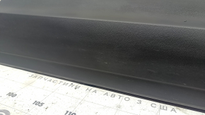 Lower front right door trim for VW Tiguan 18-24: structure, scratches, crack in fastening