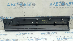 Lower front right door trim for VW Tiguan 18-24: structure, scratches, crack in fastening