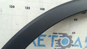 Front right fender arch trim for VW Tiguan 22-24. Structure. Scratches, dented fastener.