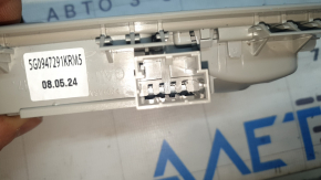 VW Tiguan 18-24 grey, scratched second row left headlight