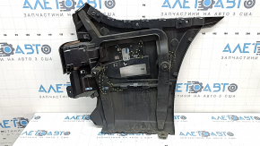 The rear bumper mount on the left BMW 7 G11 G12 16-19 is broken.