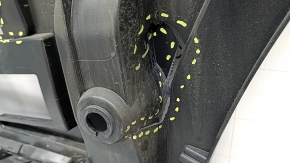 The rear bumper mount on the left BMW 7 G11 G12 16-19 is broken.