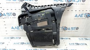 The right rear bumper mount for BMW 7 G11 G12 16-19 is broken.