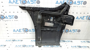 The right rear bumper mount for BMW 7 G11 G12 16-19 is broken.