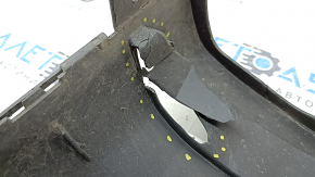 The right rear bumper mount for BMW 7 G11 G12 16-19 is broken.