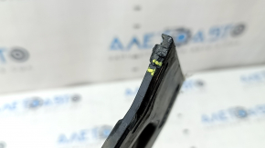 The left rear threshold mount for a BMW 7 G12 16-22 is broken, cracked.
