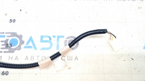 Wiring for the rear right door of a Toyota Rav4 19-25