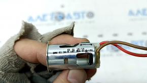 Cigarette lighter in the center console of the BMW 7 G11 G12 16-22 in the armrest