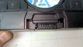 Wireless charger in the armrest of the BMW 7 G11 G12 16-22