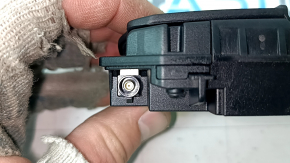 Wireless charger in the armrest of the BMW 7 G11 G12 16-22