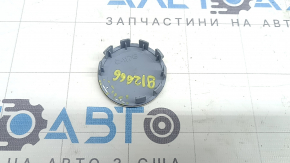 The center cap for the BMW 7 G11 G12 16-22 56/53mm wheel has broken fasteners.