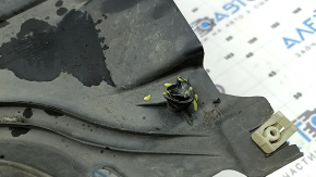 Rear left underbody protection for BMW 7 G11 G12 16-22, tears, dented fastening, missing fragment