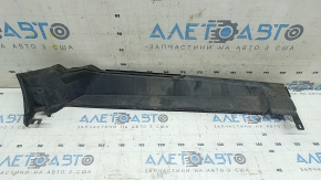 The rear right inner fender lining for the Audi Q5 80A 18-24 has a broken mount.