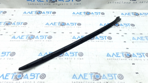 Left windshield molding BMW 3 F30 12-18 is worn, bumps