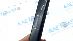 Left windshield molding BMW 3 F30 12-18 is worn, bumps