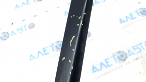 Left windshield molding BMW 3 F30 12-18 is worn, bumps