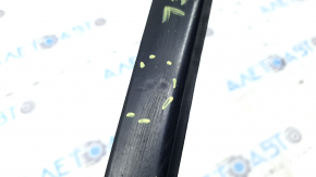 Left windshield molding BMW 3 F30 12-18 is worn, bumps