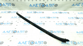 Right windshield molding BMW 3 F30 12-18 is worn, bumps