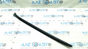 Right windshield molding BMW 3 F30 12-18 is worn, bumps