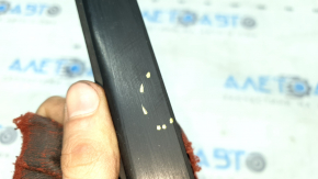 Right windshield molding BMW 3 F30 12-18 is worn, bumps
