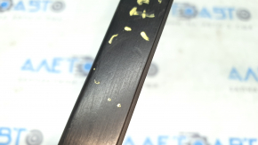 Right windshield molding BMW 3 F30 12-18 is worn, bumps