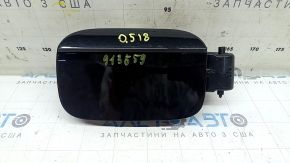 The fuel filler flap with the housing of the Audi Q5 80A 18-24 is broken.