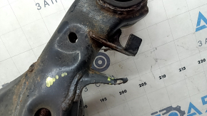 The rear subframe of the Audi Q5 80A 18-24 is rusty, the arm mounting ear is bent