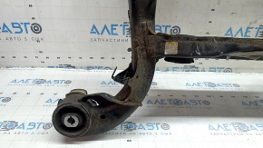 The rear subframe of the Audi Q5 80A 18-24 is rusty, the arm mounting ear is bent