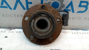 Rear left hub for a 19-26 VW Jetta, under the beam, crack in the ABS ring
