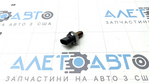 Subaru Forester 25-26 2.5 fuel pressure sensor on the fuel rail