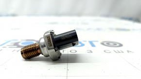 Subaru Forester 25-26 2.5 fuel pressure sensor on the fuel rail