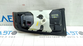 The inner tailgate light on the left Mercedes X247 GLB 20-26 LED has a broken mount.