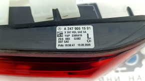The inner tailgate light on the left Mercedes X247 GLB 20-26 LED has a broken mount.
